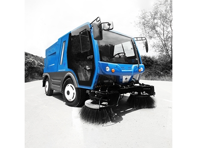 Hybrid Street Road Sweeper - 0