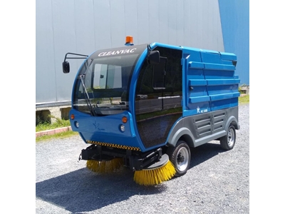 Hybrid Street Road Sweeper - 3