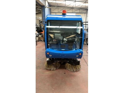 Hybrid Street Road Sweeper - 6