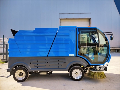 Hybrid Street Road Sweeper - 9