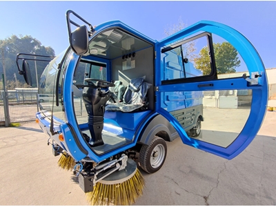 Hybrid Street Road Sweeper - 10