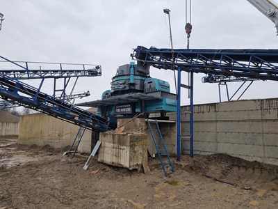Broyeur à impact vertical de 65 à 400 t/h avec livraison et installation rapides en stock - 1