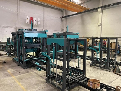 Vollautomatische Betonpflaster- und Blockmaschine - 3