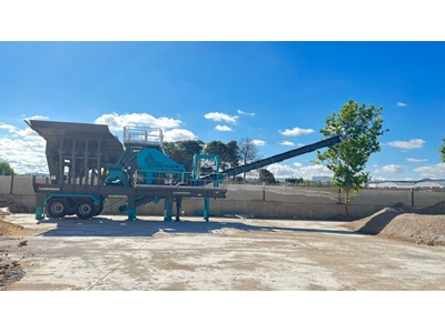 Station de concassage et de criblage secondaire mobile d'une capacité de 250-300 tonnes/heure - 1