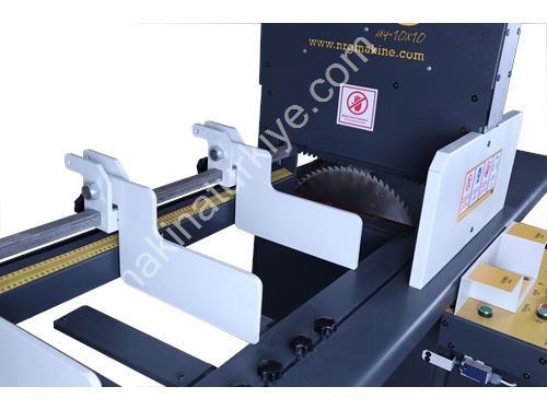 Machine de laminage semi-automatique de petite taille "Ay10x10"