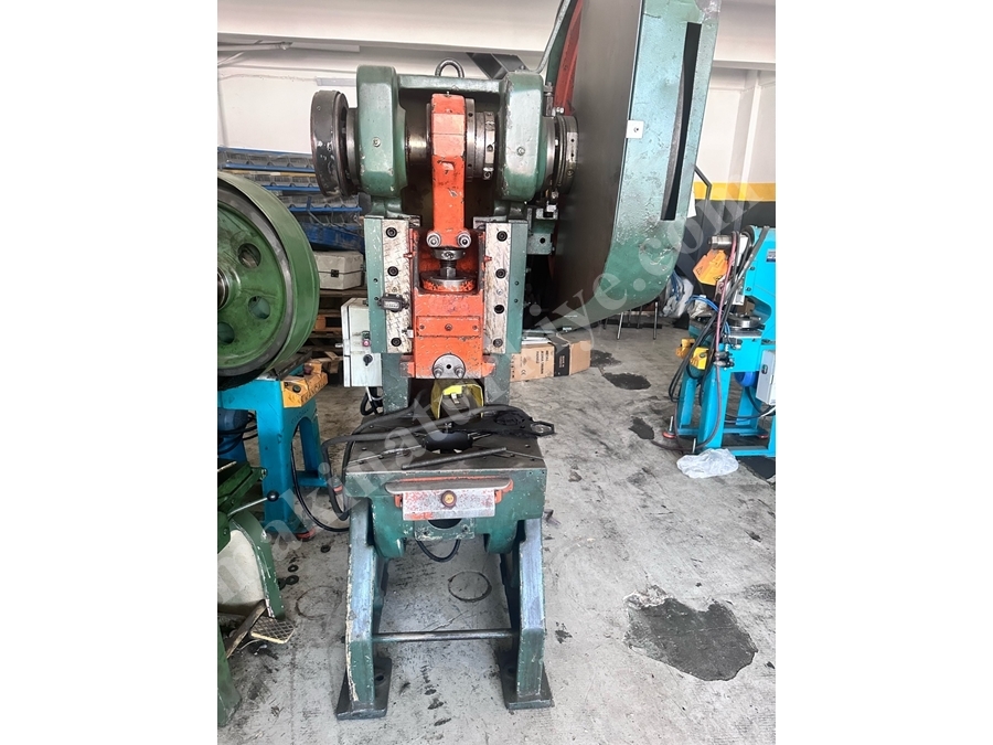 Presse excentrique de 30 tonnes