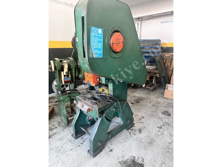 Presse excentrique de 30 tonnes