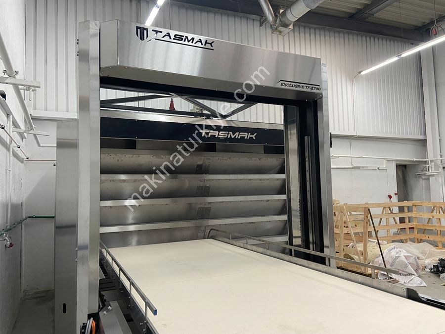 Four tubulaire en pierre avec robot pour 1170 pièces/heure