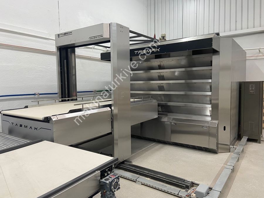Four tubulaire en pierre avec robot pour 1170 pièces/heure