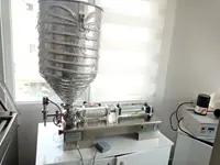 100-1000 ml Isıtıcılı Karıştırıcılı Yatay Sıvı Dolum Makinası