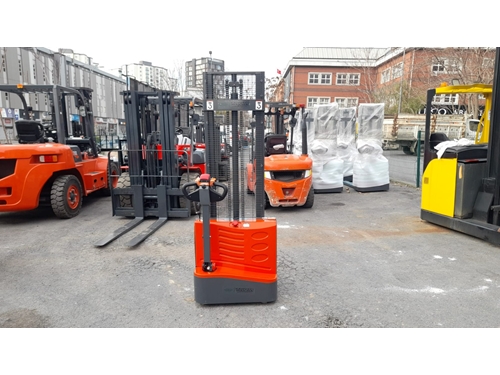 1.5 Ton (3500 mm) Akülü İstif Makinası