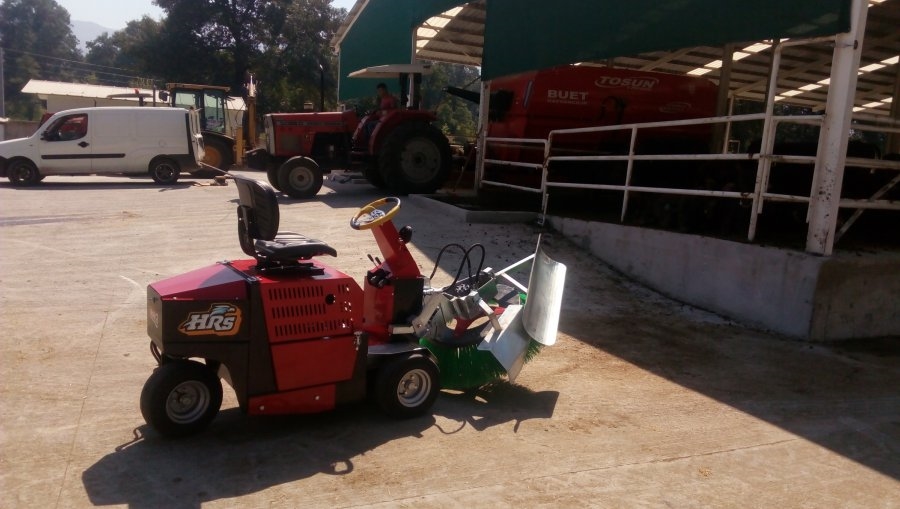 10 Hp 4 Zamanlı Kürek Fırçalı Yem Yanaştırma Makinası