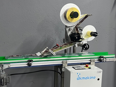 Top-Label-Klebemaschine - 4