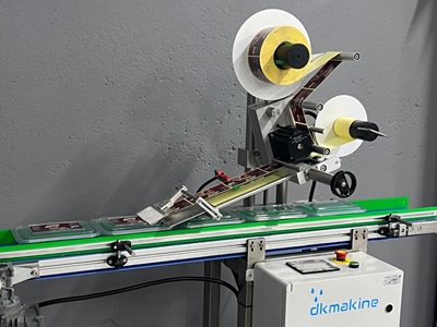 Top-Label-Klebemaschine - 1