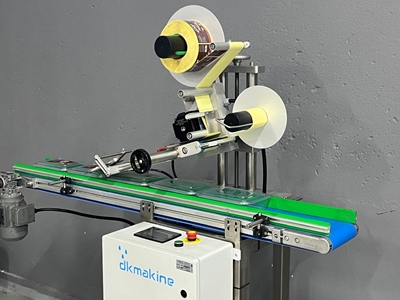 Top-Label-Klebemaschine - 2