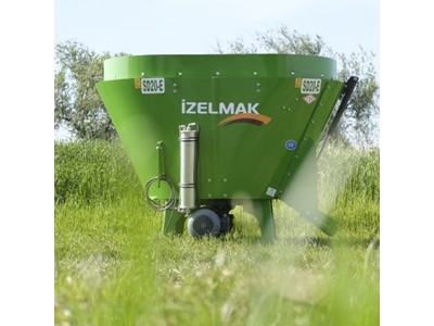 2 m³ Vertical Feed Mixer - 1