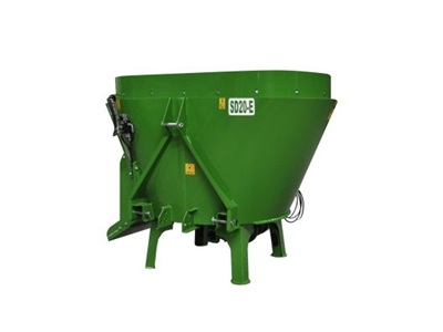 2 m³ Vertical Feed Mixer - 2