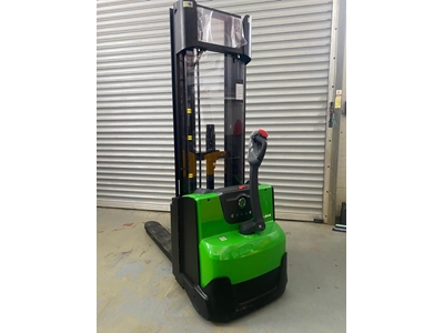 Chariot élévateur triplex de 1,4 tonne 4,70 mètres à prix choc ! - 2