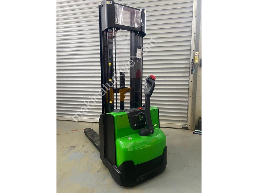 Chariot élévateur triplex de 1,4 tonne 4,70 mètres à prix choc !