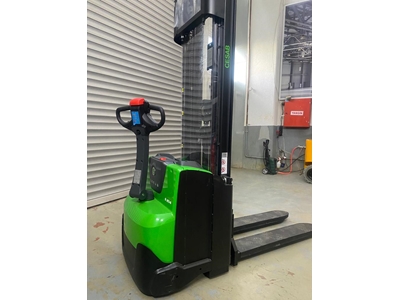 Chariot élévateur triplex de 1,4 tonne 4,70 mètres à prix choc ! - 3