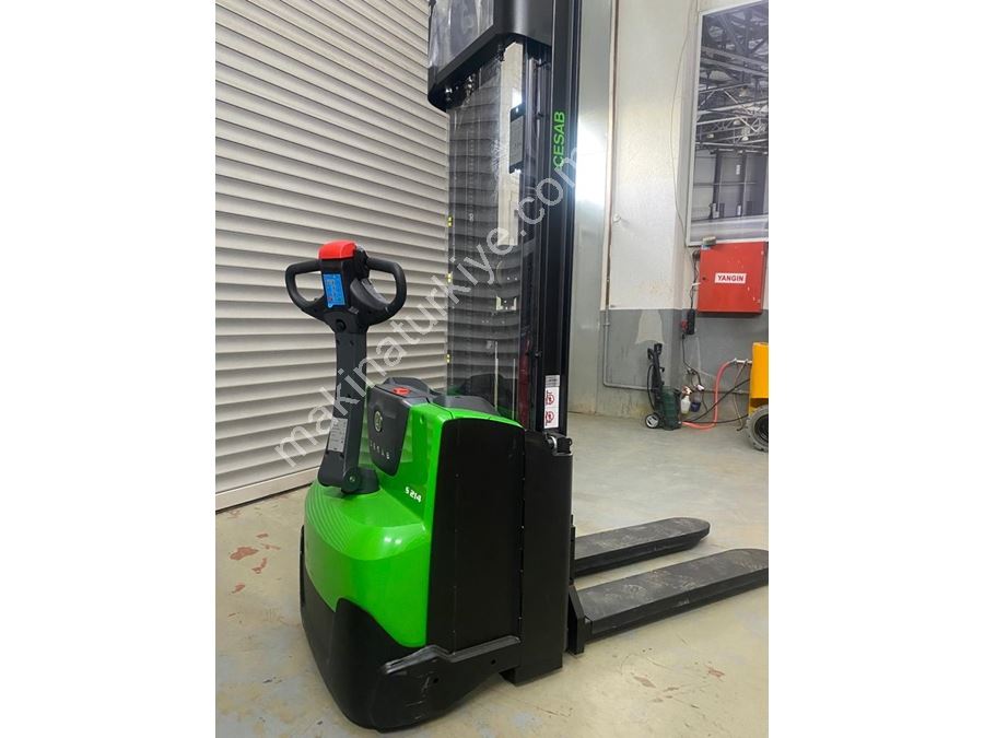 Chariot élévateur triplex de 1,4 tonne 4,70 mètres à prix choc !