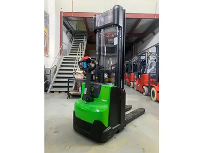 1.4 Ton 4.70 Metre Akülü Triplex İstif Makinesi