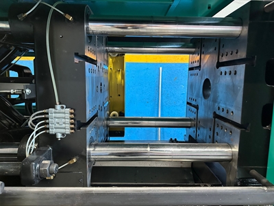 130 Tonnen Kunststoffspritzgießmaschine (1) - 1