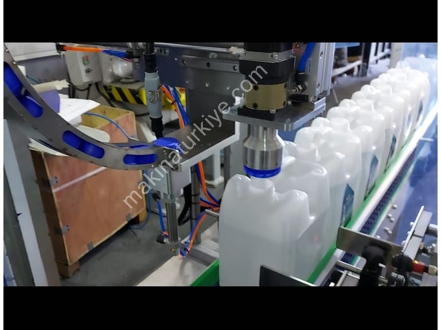 Adblue oder Frostschutzmittel 5lt-10lt 6 Düsen Flüssigkeitsfüllmaschine und Verschließmaschine