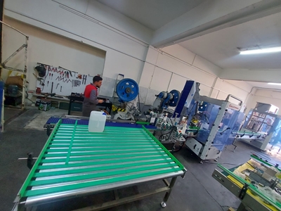 Adblue oder Frostschutzmittel 5lt-10lt 6 Düsen Flüssigkeitsfüllmaschine und Verschließmaschine - 11