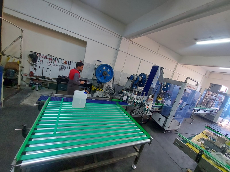 Adblue oder Frostschutzmittel 5lt-10lt 6 Düsen Flüssigkeitsfüllmaschine und Verschließmaschine