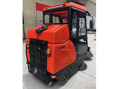 2250 Mm (220 Liter Capacity) Electric Road Sweeping Vehicle - 8