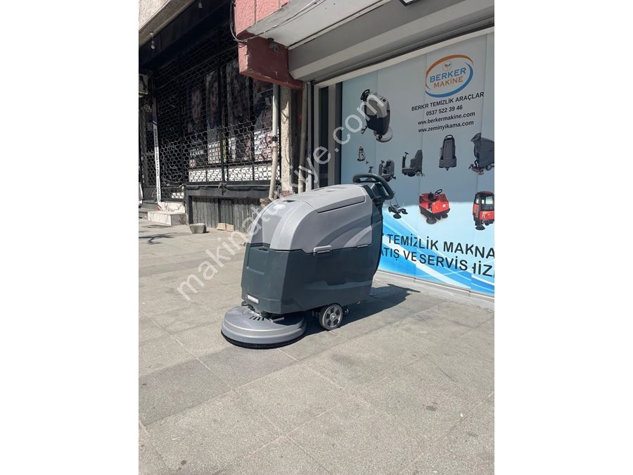 B60 Yürüyüş Motorlu Zemin Yıkama ve Temizleme Makinası