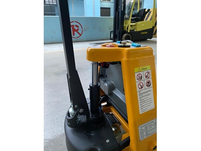 2.0 Ton 48V 15Ah Fully Electric Pallet Truck - 3
