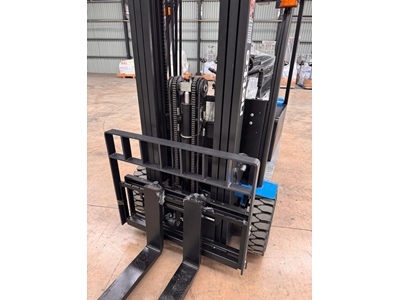 2.0 Ton 4.5 Metre Tripleks Lityum Akülü Forklift - 3