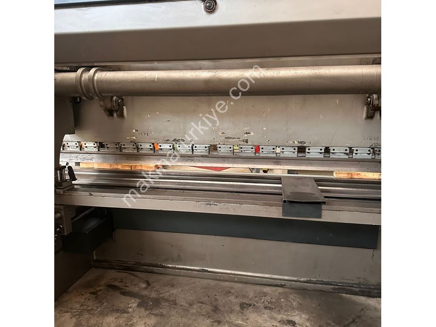 Uğurlu Marka 4 Mt X 300 Ton Nc Hidrolik Abkant Pres
