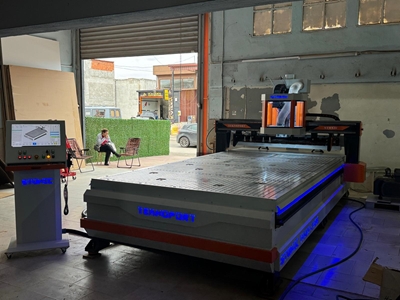 İtalyan Kesim Alüminyum Tabla Full Otomatik CNC Router - 1