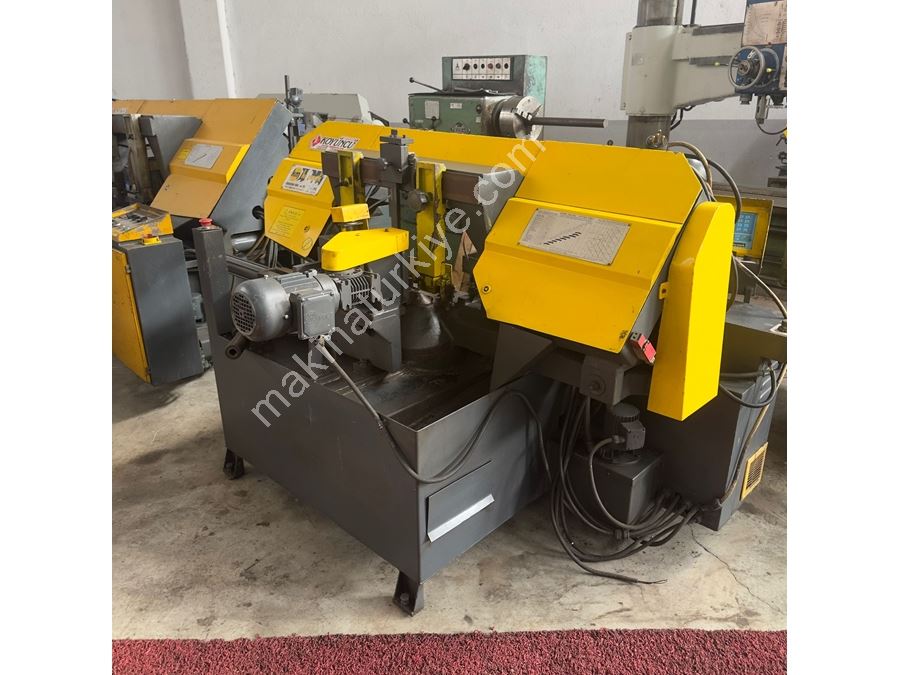 Marque Kesmak Modèle KME DG 280 PLC Scie à ruban horizontale entièrement automatique