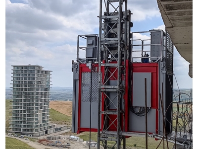 2000 Kg Exterior Freight and Passenger Elevator - 1