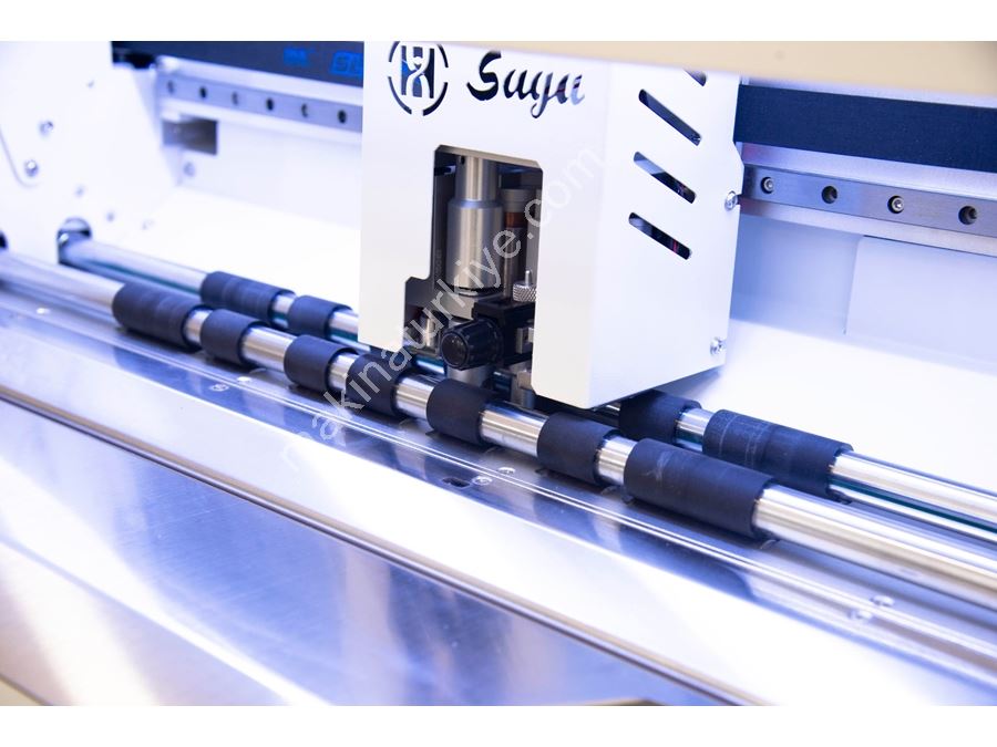 Label and Carton Box Cutting Machine