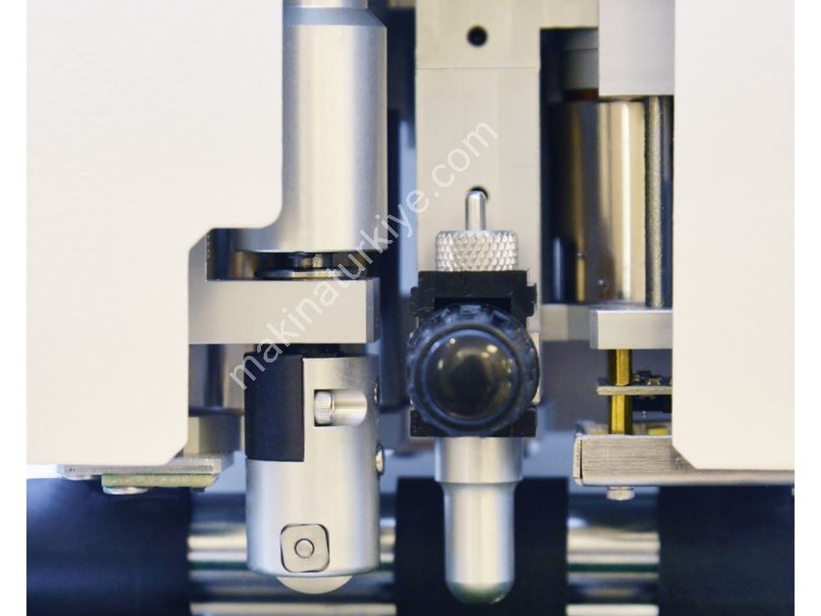 Label and Carton Box Cutting Machine