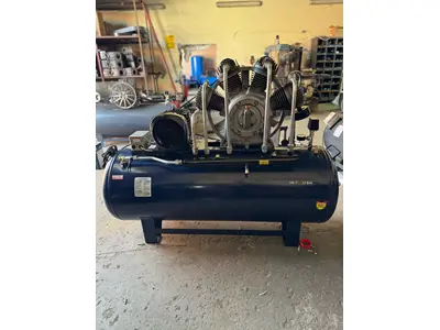Compresseur panoramique de seconde main de 500 litres, 4 têtes, robuste à 12 bars, avec panneau de contrôle