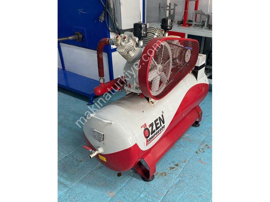 200 Liter kaum gebrauchter Kolbenkompressor