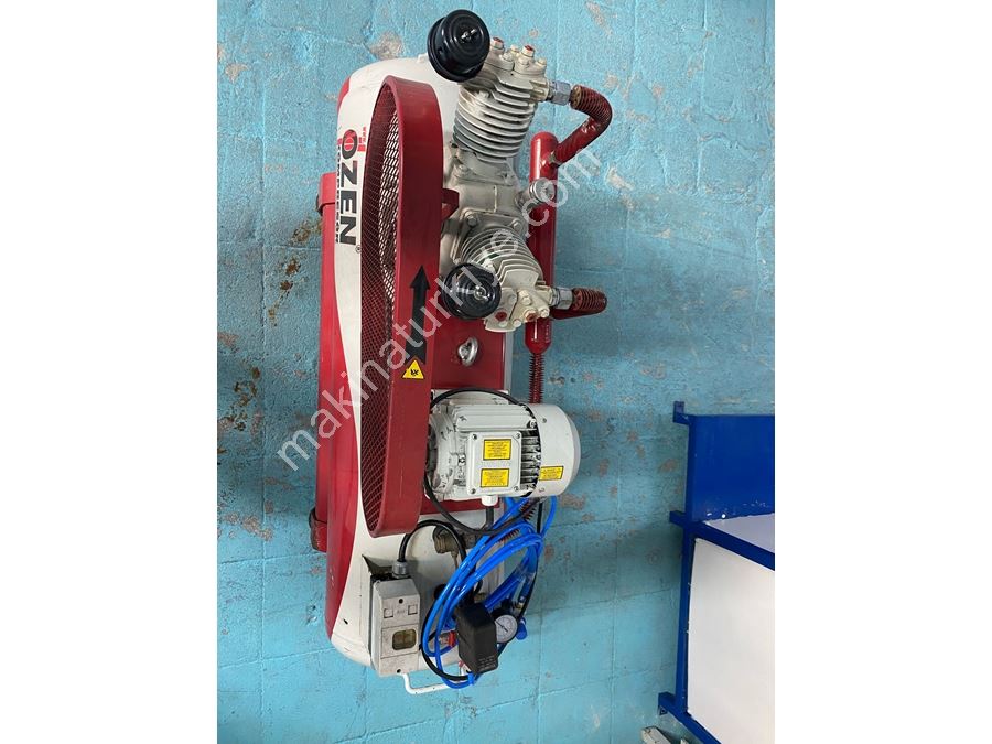 200 Liter kaum gebrauchter Kolbenkompressor