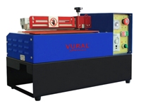 Machine d'application de colle chaude et de latex à rouleaux