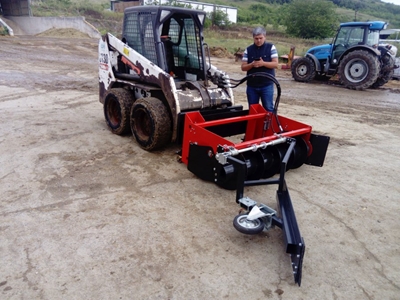 Mini Loader Önü Yem Yanaştırma Makinası - 2