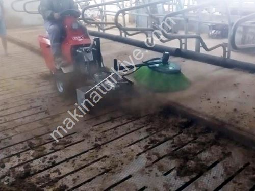 Driver Animal Bedding Ground Sweeper