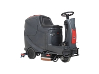 Machine de lavage de sol montée à cheval brosse de 810 mm à batterie