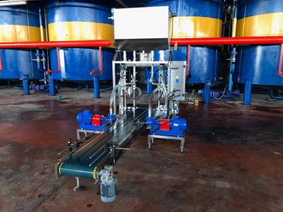 Machine de remplissage à deux cuves avec cellule de charge - 1