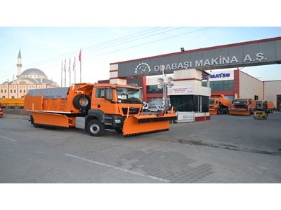 4-9 m³ Kar Küreme ve Tuz Serpme Aracı - 2