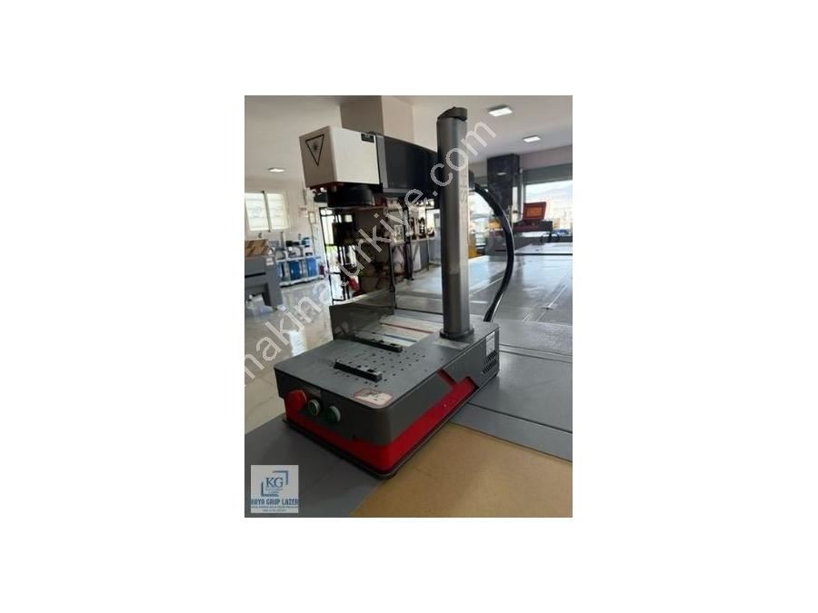 30 Watt Rote Tragbare Faserlaser-Markiermaschine